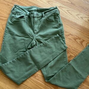 Womens Old Navy rockstar super skinny olive green jeans size 6